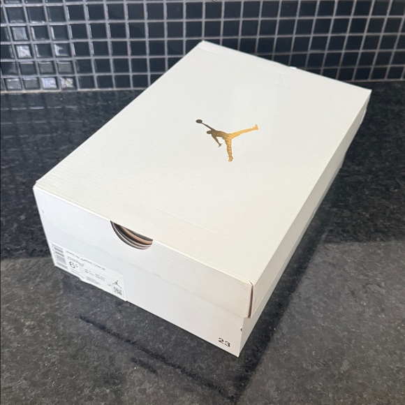 Nike Air Jordan 1 Low SE - Picture 15 of 15